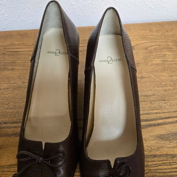 #35 AK Anne Klein 2 Brown Textured Pointed-Toe Dress Heels Size 8M - Picture 4 of 8